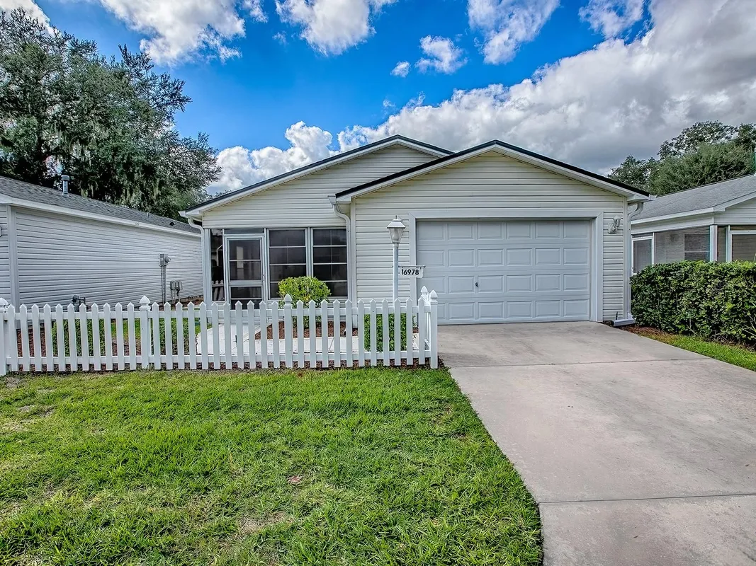 Property Slideshow image 1 of 43 | 16978 se 94th sunnybrook cir, The Villages, FL, 32162