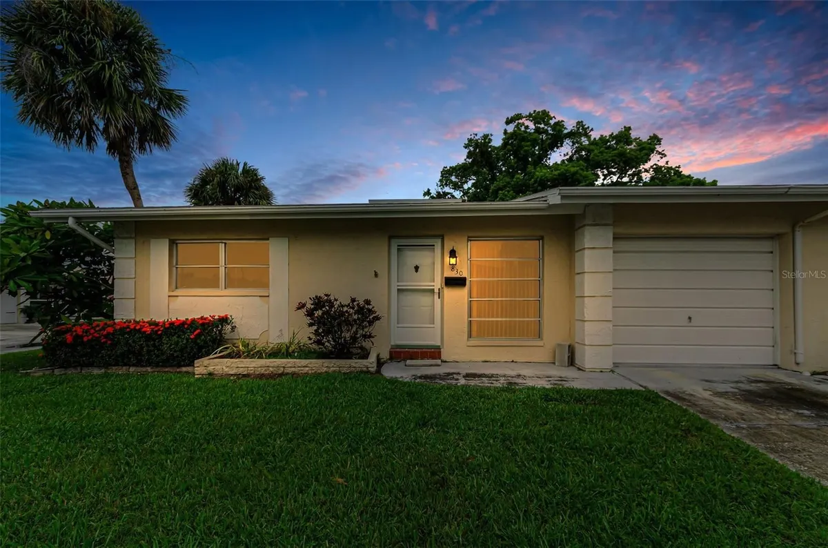 Property Slideshow image 1 of 49 | 830 cambridge ct, Dunedin, FL, 34698