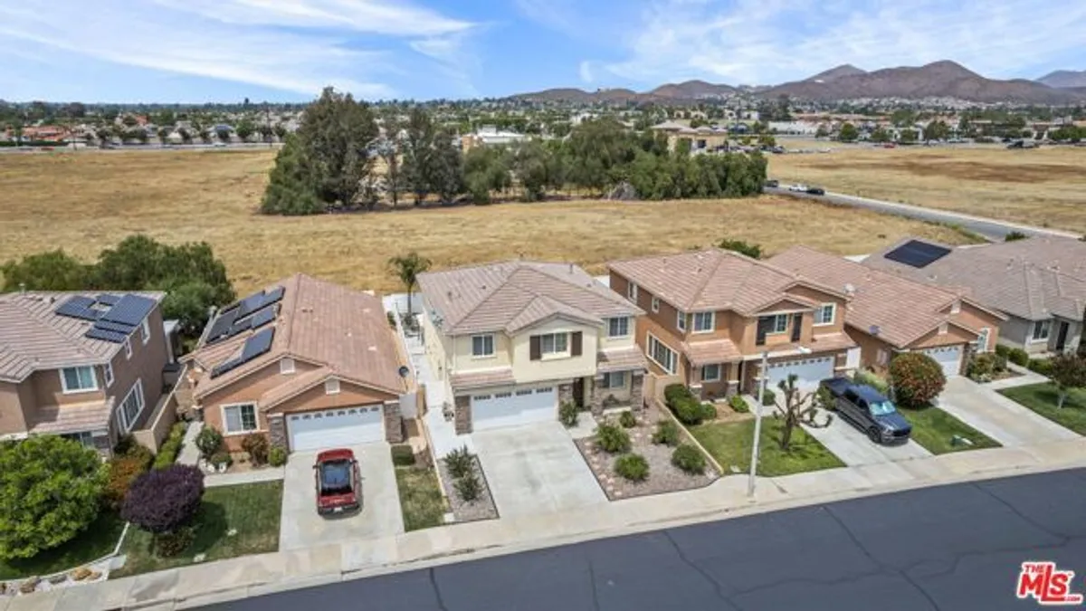 Property Slideshow image 1 of 41 | 26692 rim crk, Menifee, CA, 92584