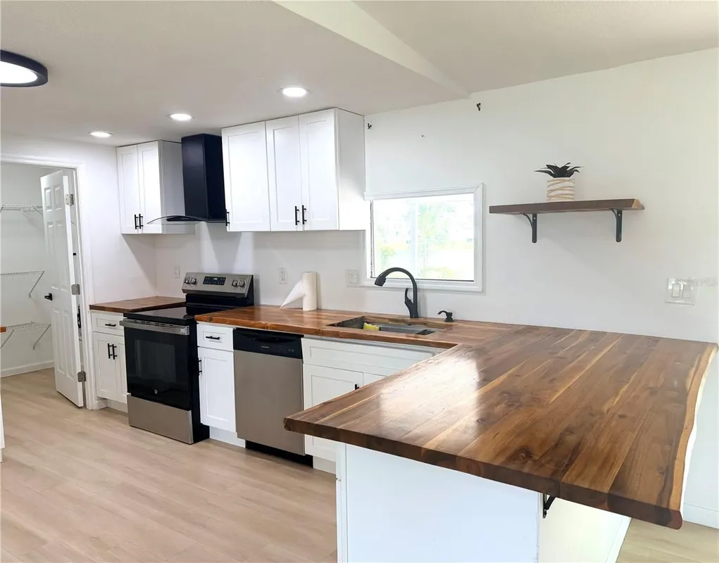 Property Slideshow image 1 of 36 | 6623 sw 84th st, Ocala, FL, 34476