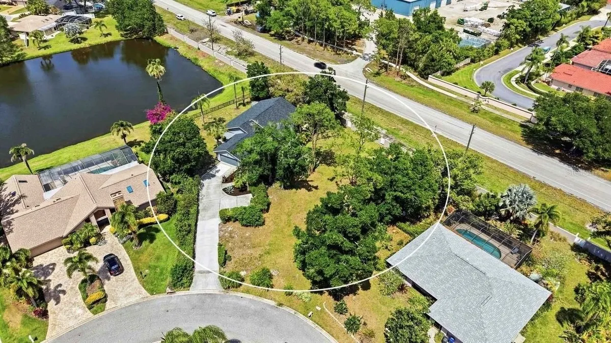 Property Slideshow image 1 of 27 | 8021 timber lake ln, Sarasota, FL, 34243