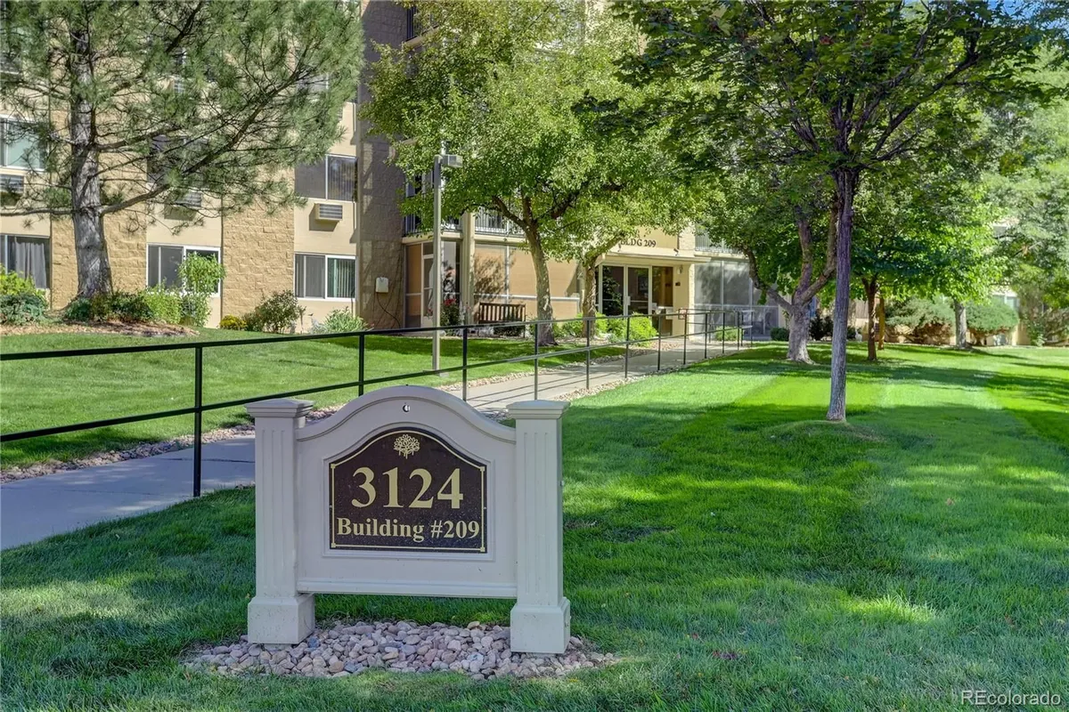 Property Slideshow image 1 of 28 | 3124 s wheeling way 404, Aurora, CO, 80014