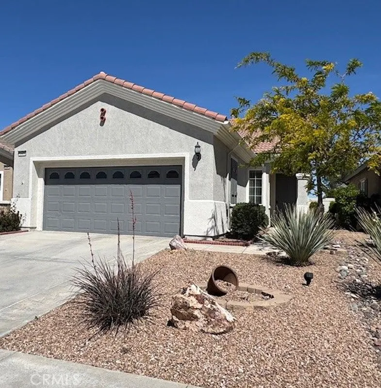 Property Slideshow image 1 of 36 | 10485 glen oaks ln, Apple Valley, CA, 92308