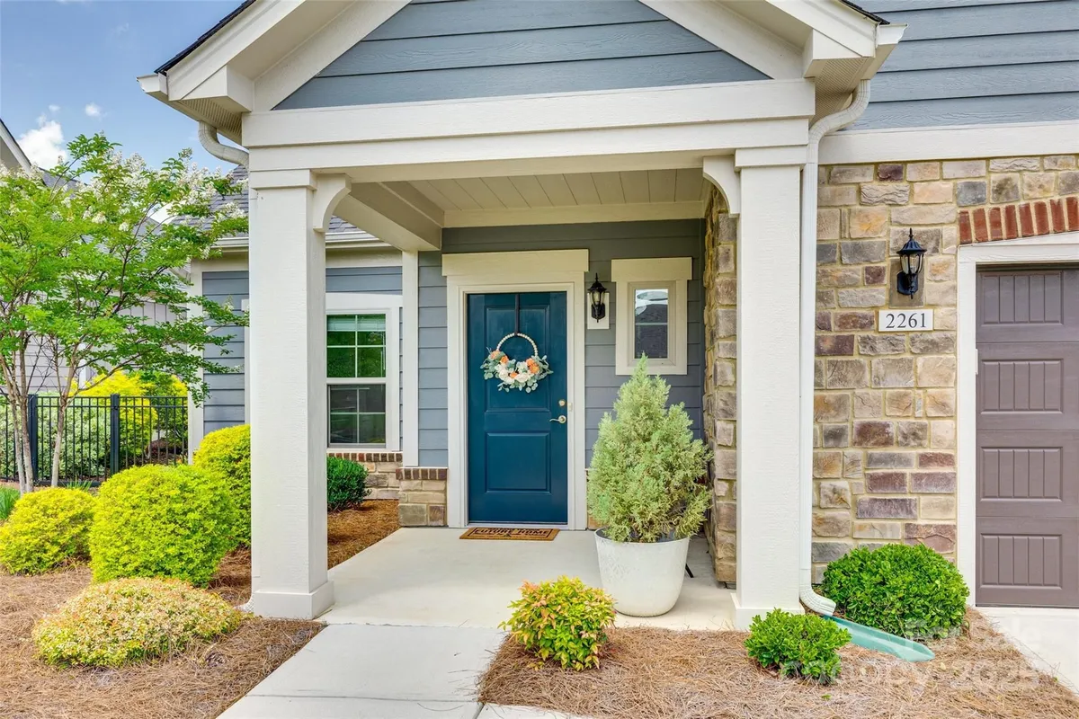 Property Slideshow image 1 of 32 | 2261 lincolnshire ln, Waxhaw, NC, 28173