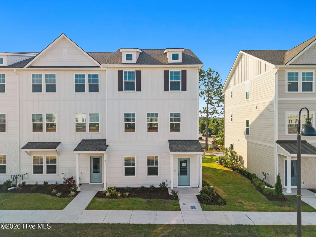 Property Slideshow image 1 of 51 | 237 pelican flight loop, Wilmington, NC, 28412