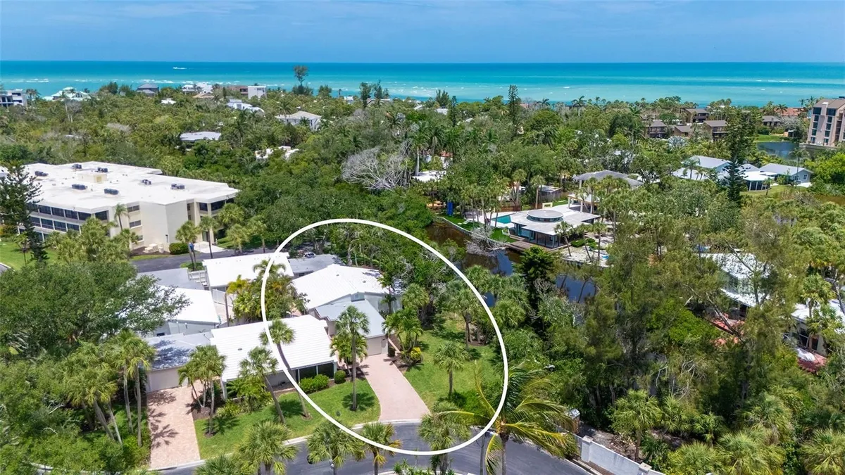 Property Slideshow image 1 of 82 | 239 hourglass way v7, Sarasota, FL, 34242