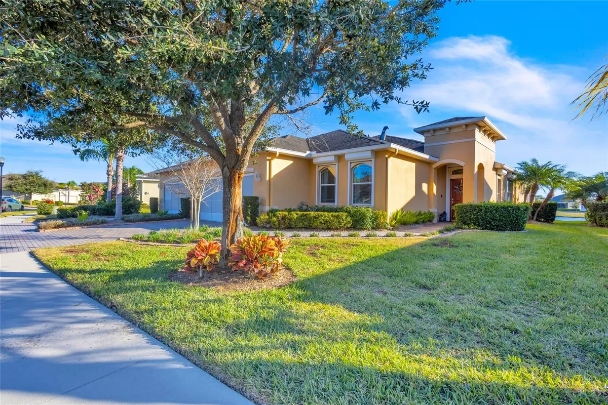 Property Slideshow image 1 of 36 | 633 chipper dr, Sun City Center, FL, 33573