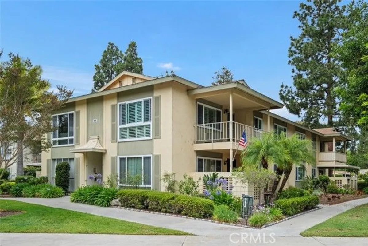 Property Slideshow image 1 of 37 | 185 avenida majorca o, Laguna Woods, CA, 92637