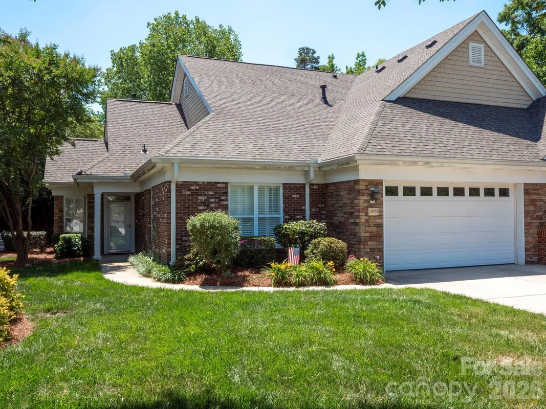 Property Slideshow image 1 of 25 | 10721 vicino ct, Matthews, NC, 28105