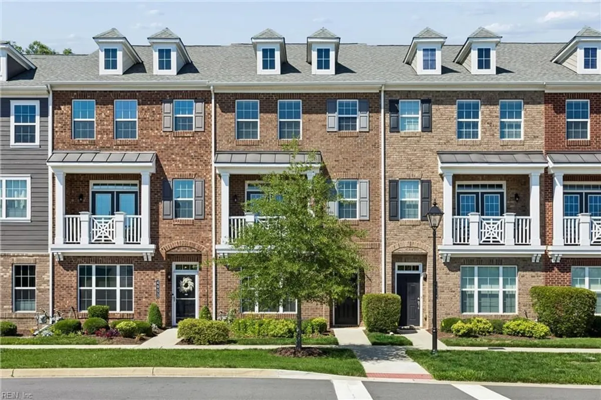 Property Slideshow image 1 of 50 | 4951 settlers market blvd, Williamsburg, VA, 23188