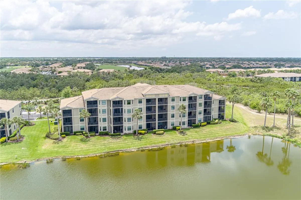 Property Slideshow image 1 of 39 | 7005 river hammock dr 204, Bradenton, FL, 34212