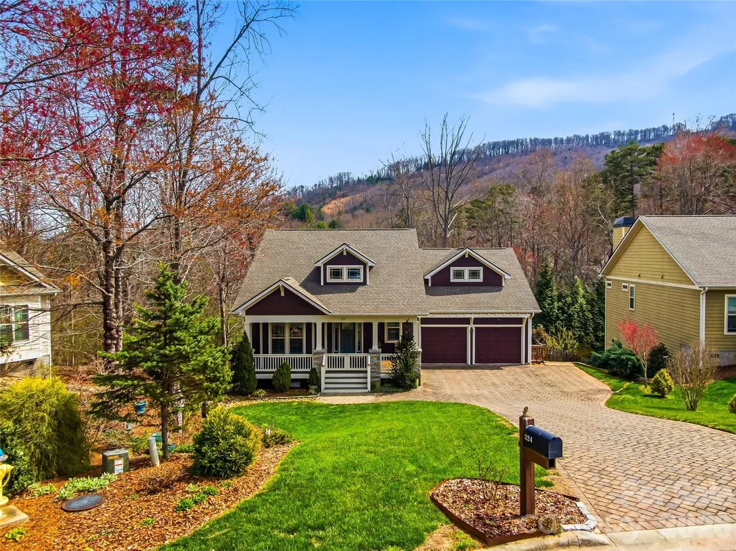 Property Slideshow image 1 of 48 | 324 fennel dun cir, Biltmore Lake, NC, 28715
