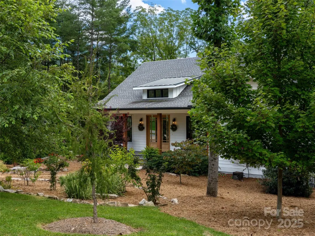 Property Slideshow image 1 of 47 | 33 twilight sedge dr, Biltmore Lake, NC, 28715