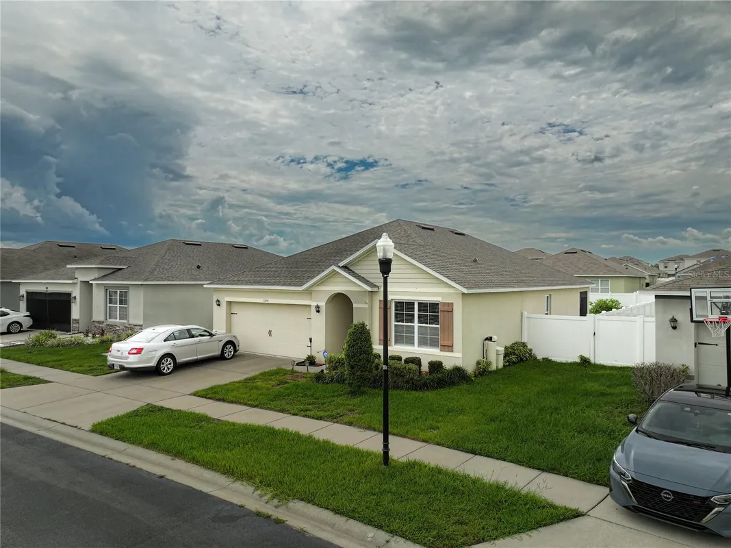 Property Slideshow image 1 of 38 | 3184 royal tern dr, Winter Haven, FL, 33881