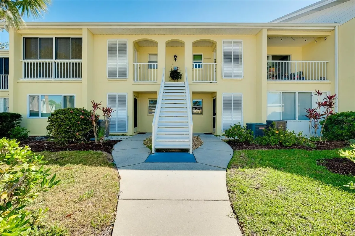 Property Slideshow image 1 of 36 | 410 cerromar cir 240, Venice, FL, 34293