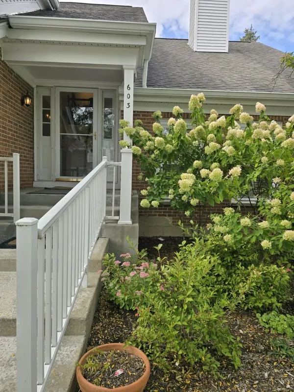 Property Slideshow image 1 of 43 | 603 thistle ln, Prospect Heights, IL, 60070