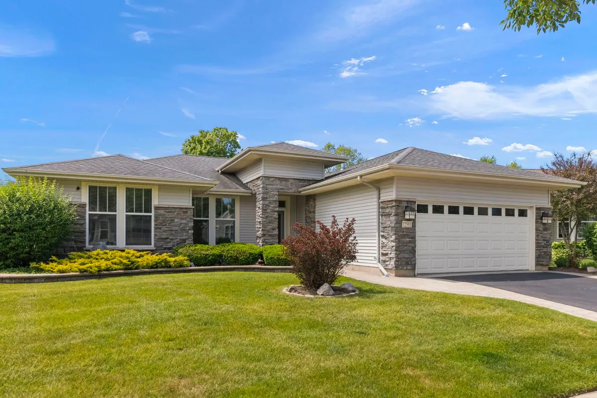 Property Slideshow image 1 of 27 | 12981 bull ridge dr, Huntley, IL, 60142