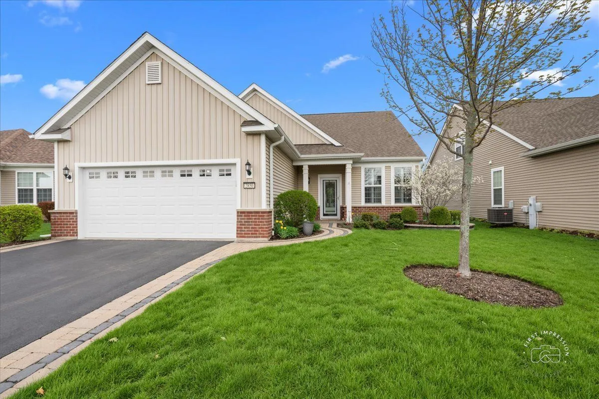Property Slideshow image 1 of 25 | 2850 stoney creek dr, Elgin, IL, 60124