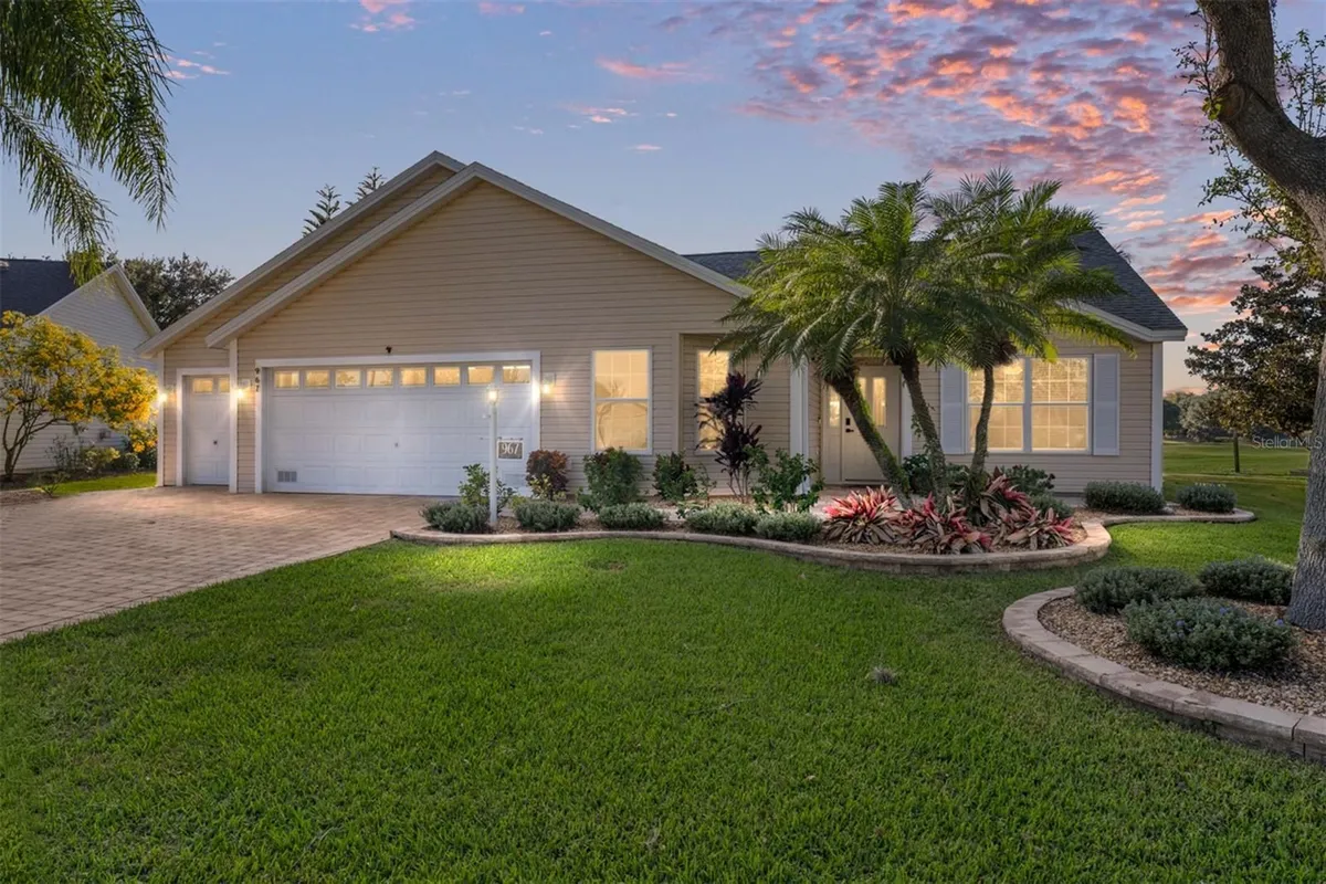 Property Slideshow image 1 of 62 | 967 livingston loop, The Villages, FL, 32162