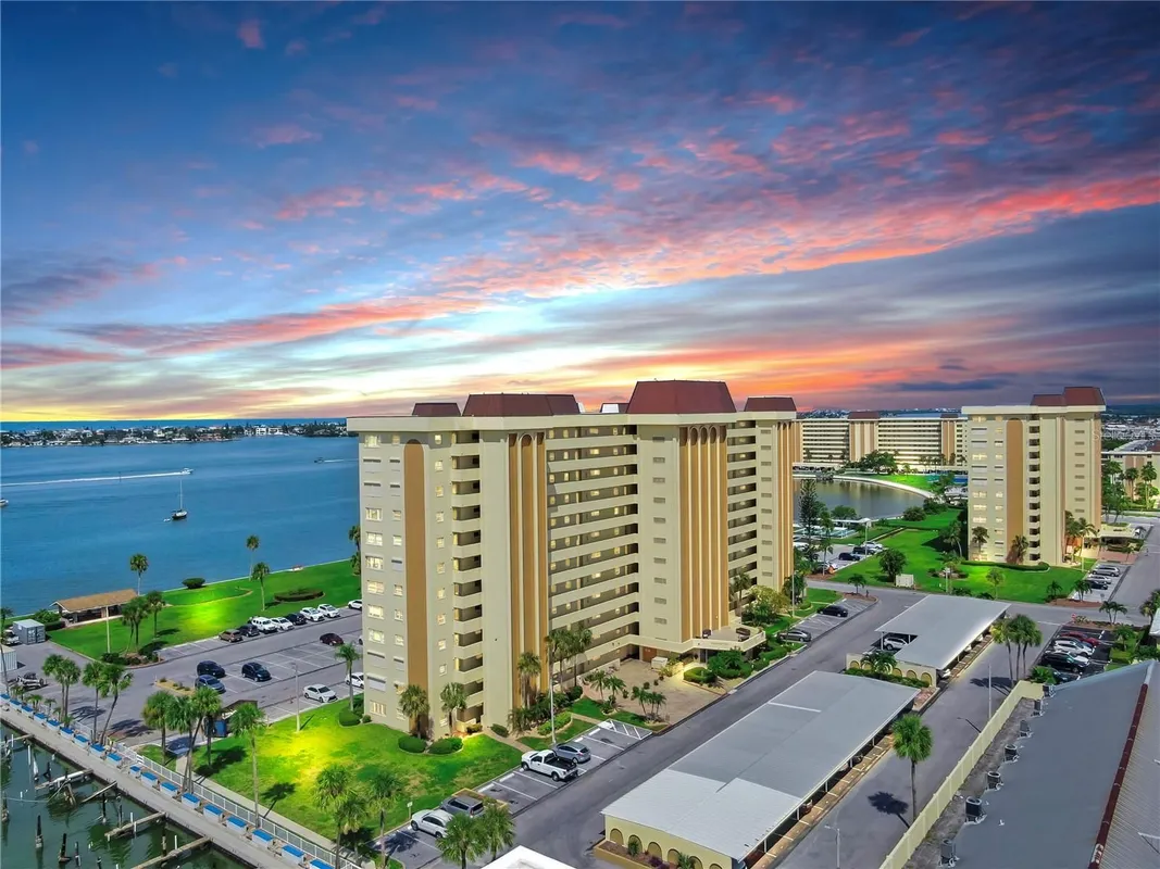 Property Slideshow image 1 of 46 | 4550 cove cir apt 605, Saint Petersburg, FL, 33708