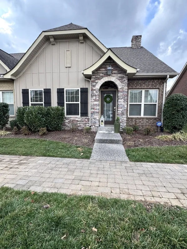 Property Slideshow image 1 of 31 | 236 glennister ct, Gallatin, TN, 37066