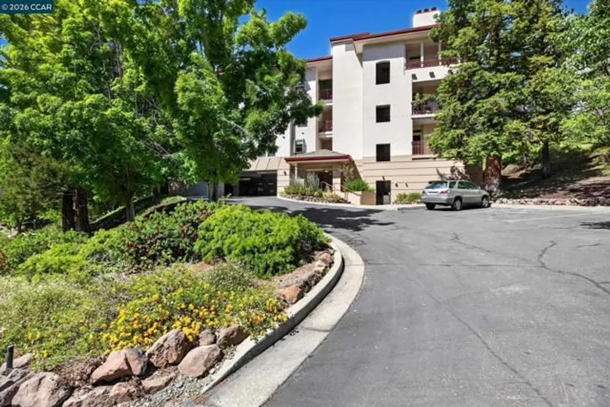 Property Slideshow image 1 of 25 | 5913 horsemans canyon dr 5a, Walnut Creek, CA, 94595