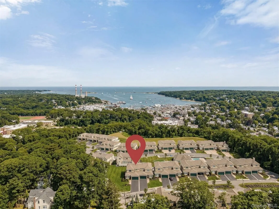 Property Slideshow image 1 of 34 | 11 theresa ln, Brookhaven, NY, 11777