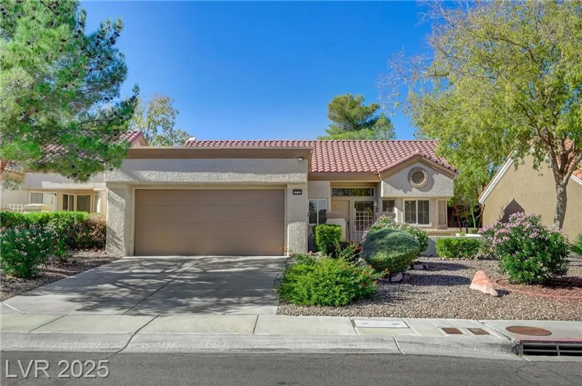 Property Slideshow image 1 of 42 | 2753 sungold dr, Las Vegas, NV, 89134