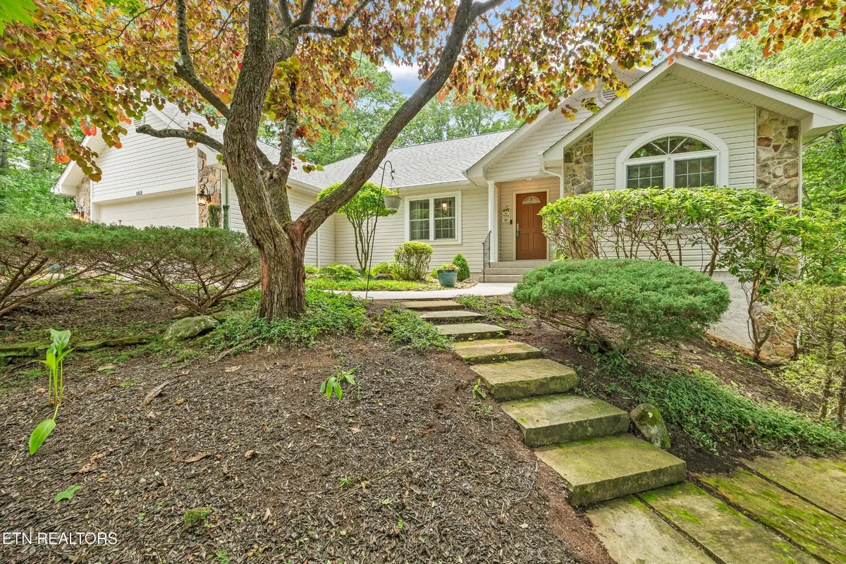 Property Slideshow image 1 of 38 | 152 stonewood dr, Crossville, TN, 38558