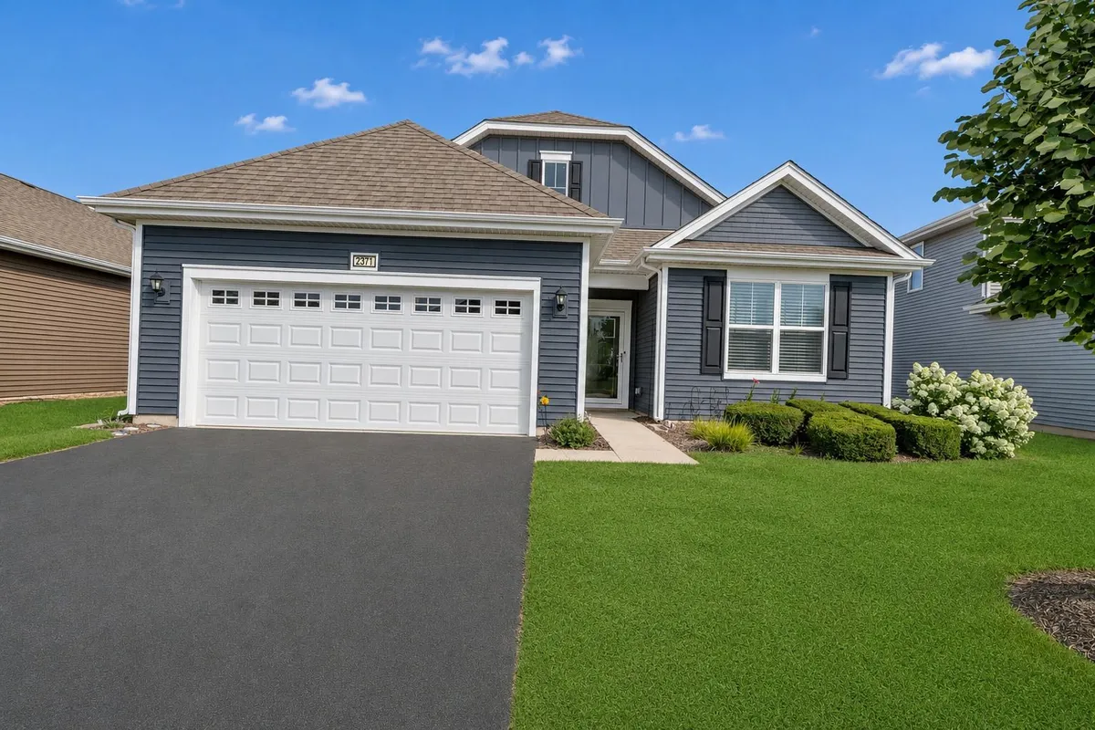 Property Slideshow image 1 of 29 | 2371 cannon dr, Pingree Grove, IL, 60140