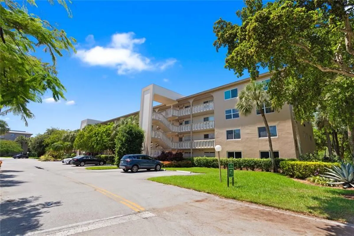 Property Slideshow image 1 of 33 | 4301 martinique cir c2, Coconut Creek, FL, 33066