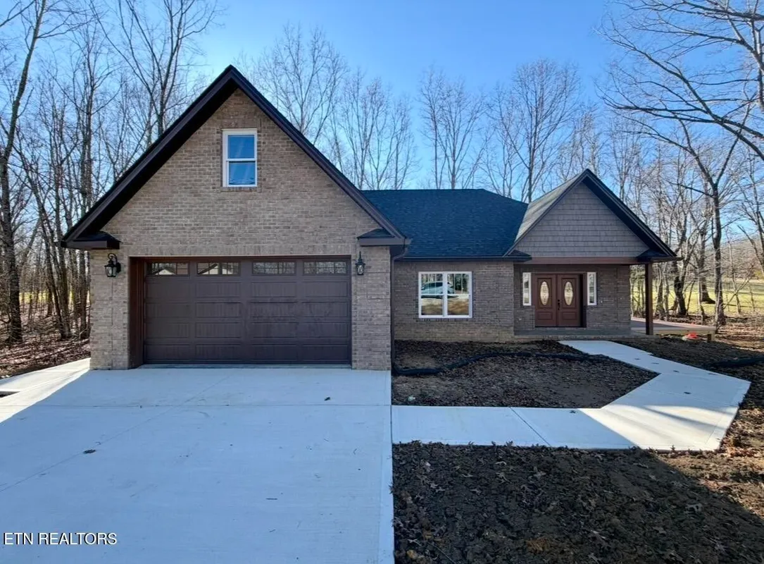 Property Slideshow image 1 of 28 | 414 beachwood dr, Crossville, TN, 38558