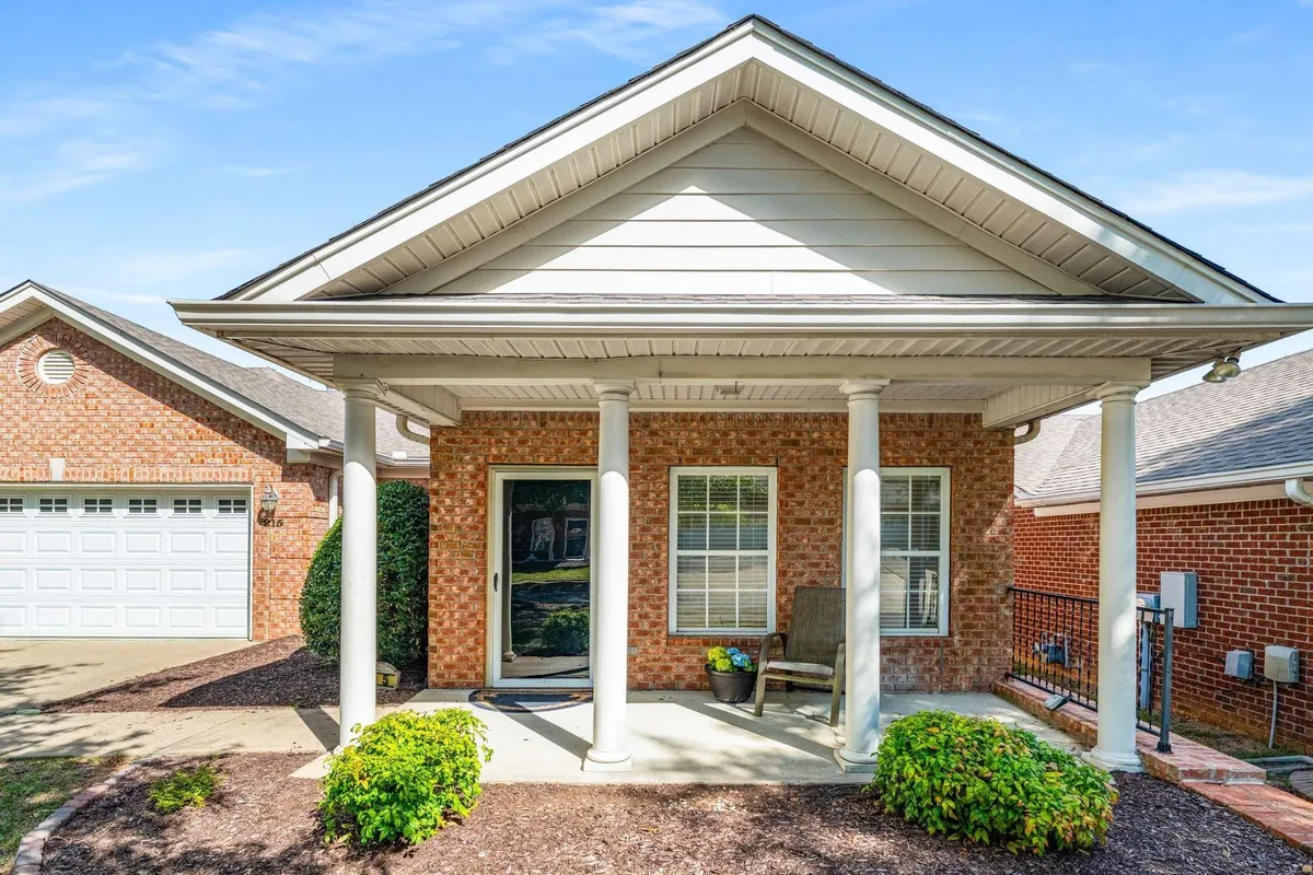 Property Slideshow image 1 of 47 | 215 wrennewood ln, Franklin, TN, 37064