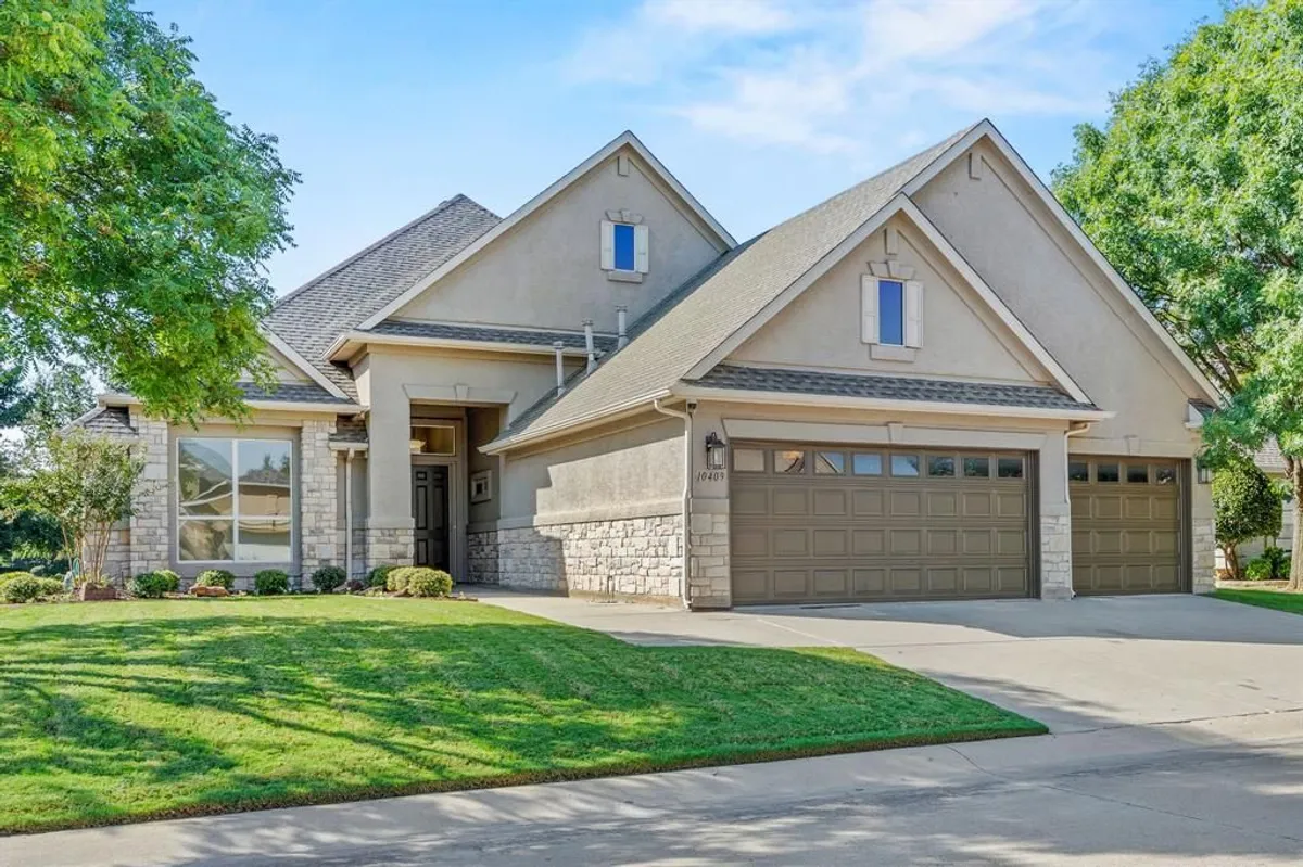 Property Slideshow image 1 of 30 | 10409 countryside dr, Denton, TX, 76207