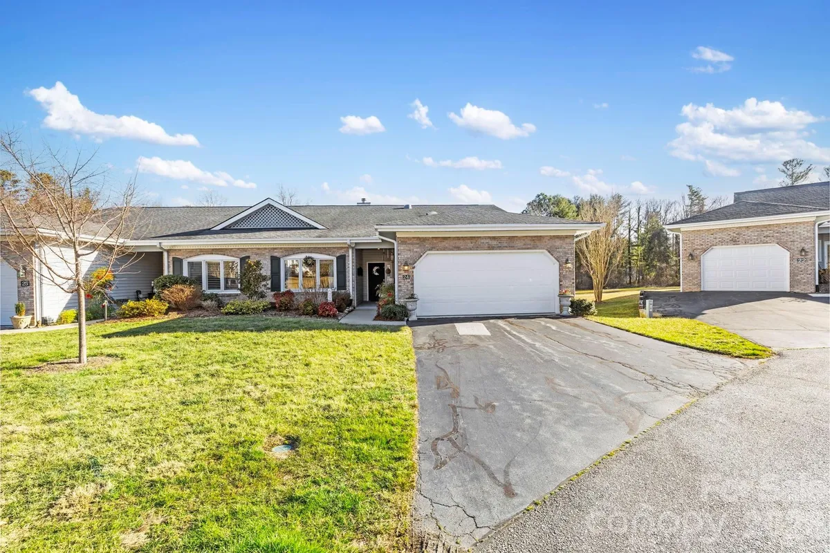 Property Slideshow image 1 of 29 | 24 country meadows ln, Hendersonville, NC, 28792