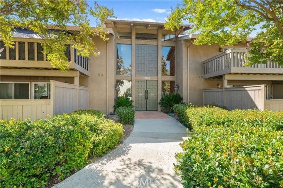 Property Slideshow image 1 of 23 | 28661 via las flores, Murrieta, CA, 92563