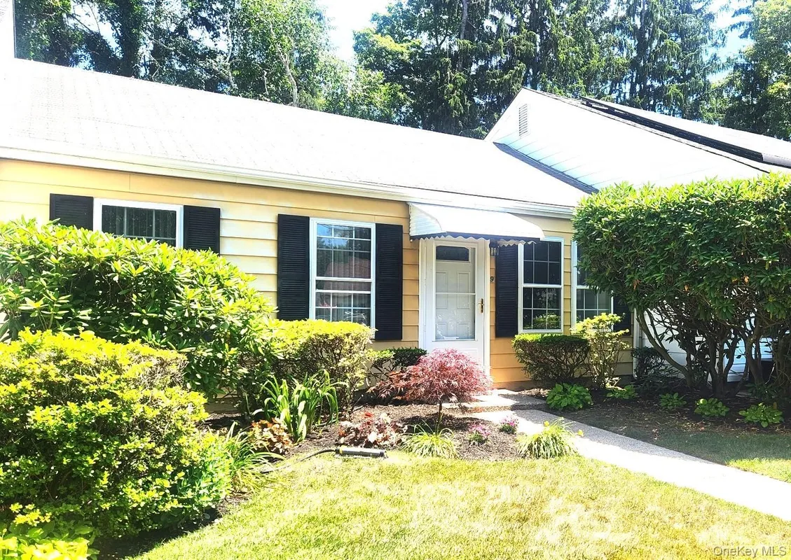 Property Slideshow image 1 of 19 | 9 freedom ln, Brookhaven, NY, 11727