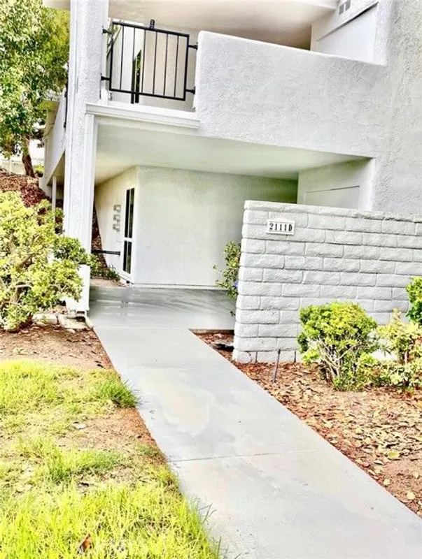 Property Slideshow image 1 of 25 | 2111 via puerta d, Laguna Woods, CA, 92637