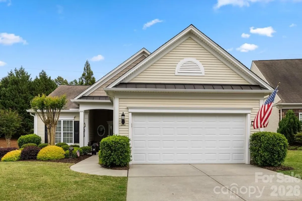 Property Slideshow image 1 of 45 | 2009 maned goose ct, Fort Mill, SC, 29707