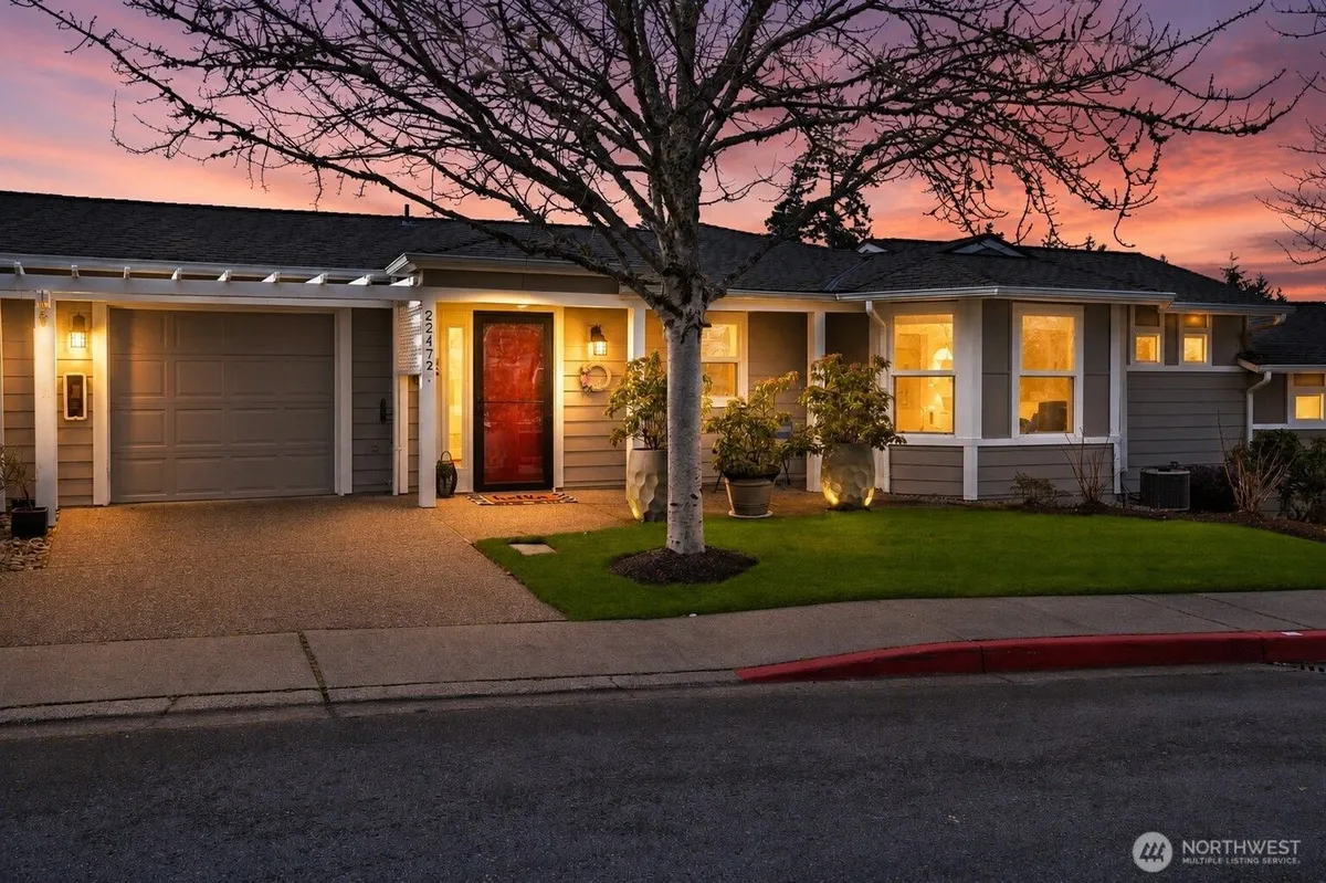 Property Slideshow image 1 of 36 | 22472 se highland cir 2367, Issaquah, WA, 98029