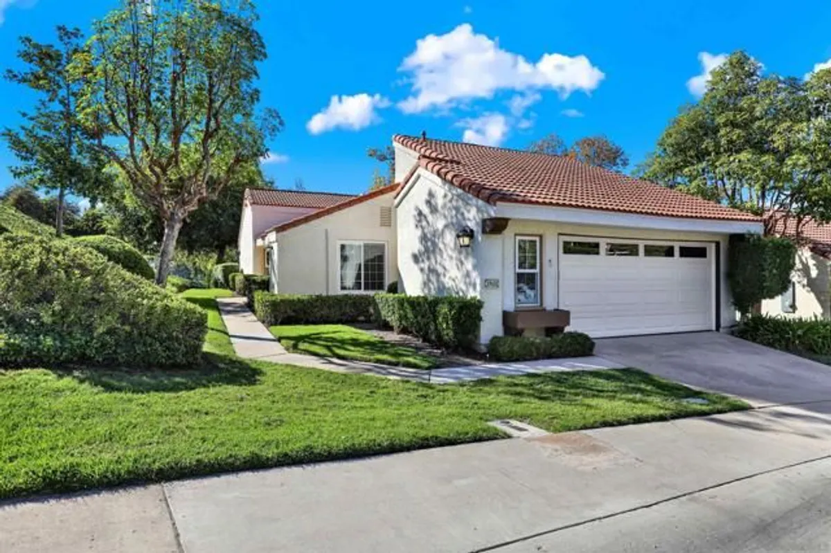 Property Slideshow image 1 of 50 | 17620 plaza ascope, San Diego, CA, 92128
