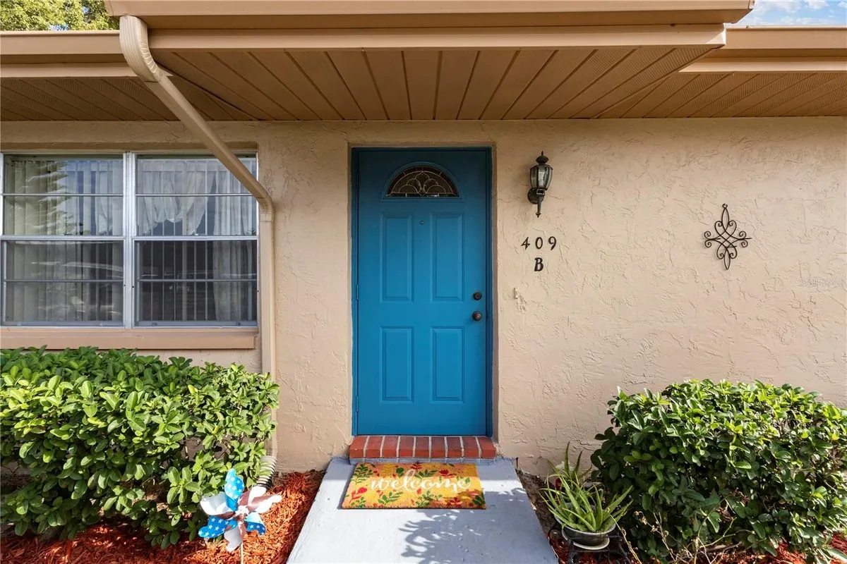 Property Slideshow image 1 of 34 | 409 feltham trl b, Sun City Center, FL, 33573