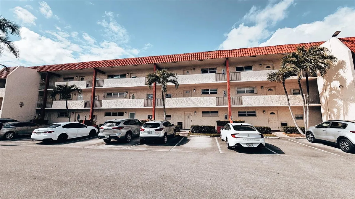 Property Slideshow image 1 of 53 | 8901 s hollybrook blvd 304, Pembroke Pines, FL, 33025