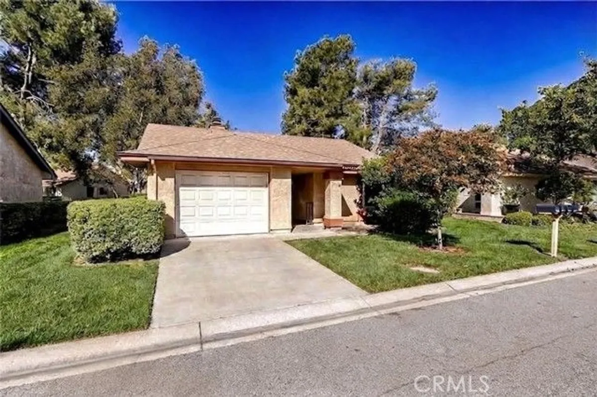 Property Slideshow image 1 of 52 | 23117 village 23 23, Camarillo, CA, 93012