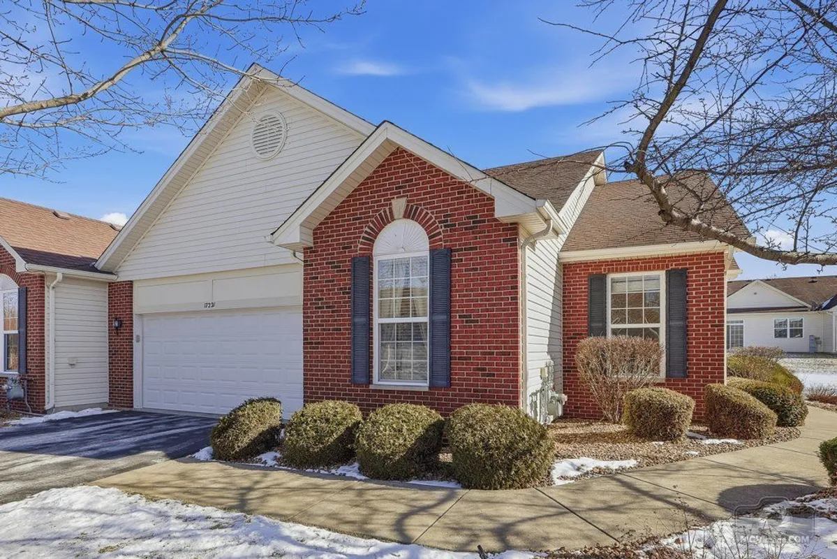 Property Slideshow image 1 of 24 | 17221 fontana ln, Lockport, IL, 60441