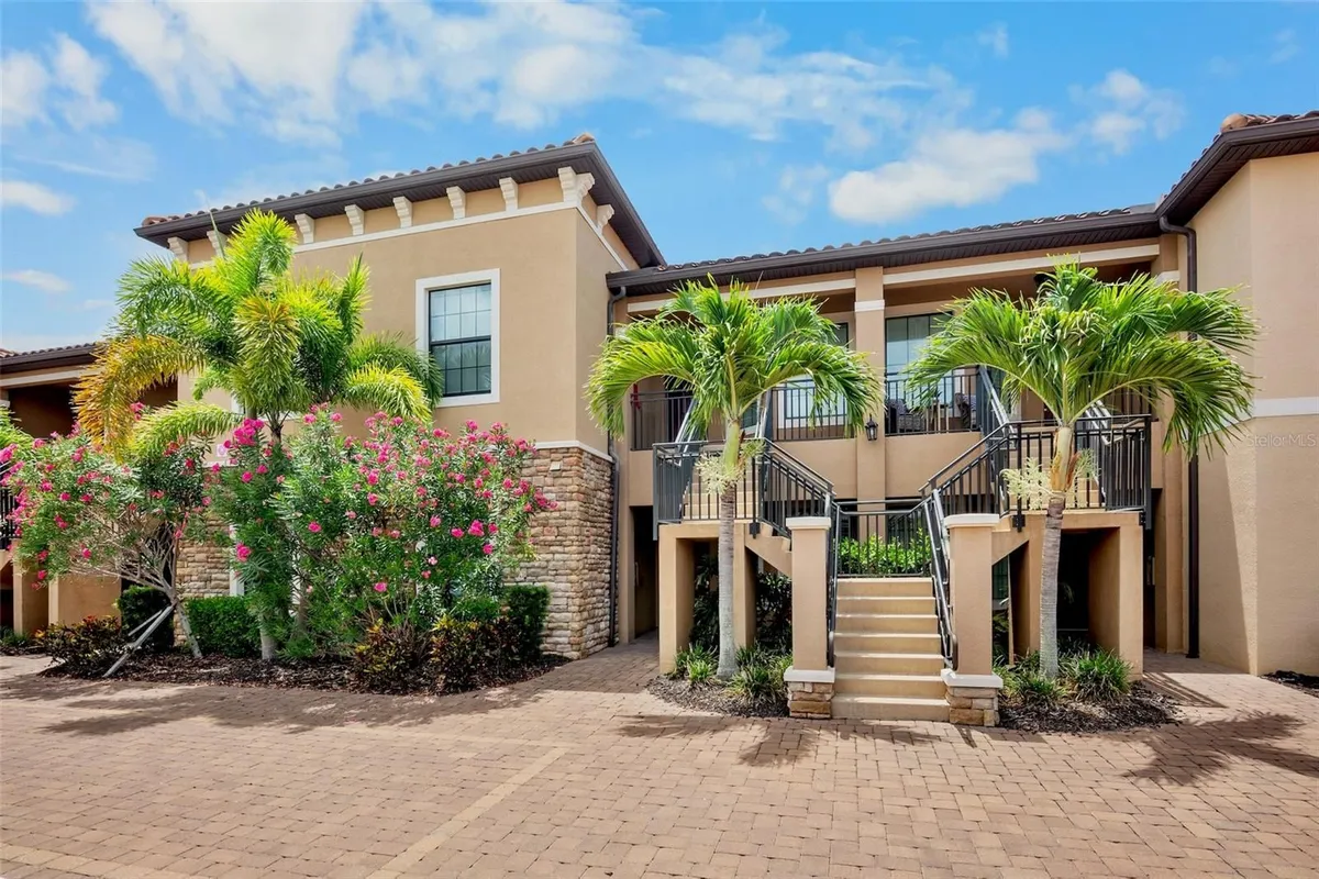Property Slideshow image 1 of 39 | 5425 cicerone st 103, Sarasota, FL, 34238