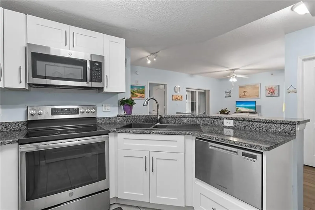 Property Slideshow image 1 of 43 | 5095 fairways cir apt 102, Vero Beach, FL, 32967