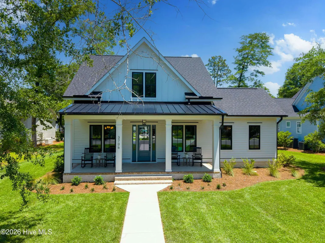 Property Slideshow image 1 of 70 | 3706 barnesmore dr, Castle Hayne, NC, 28429