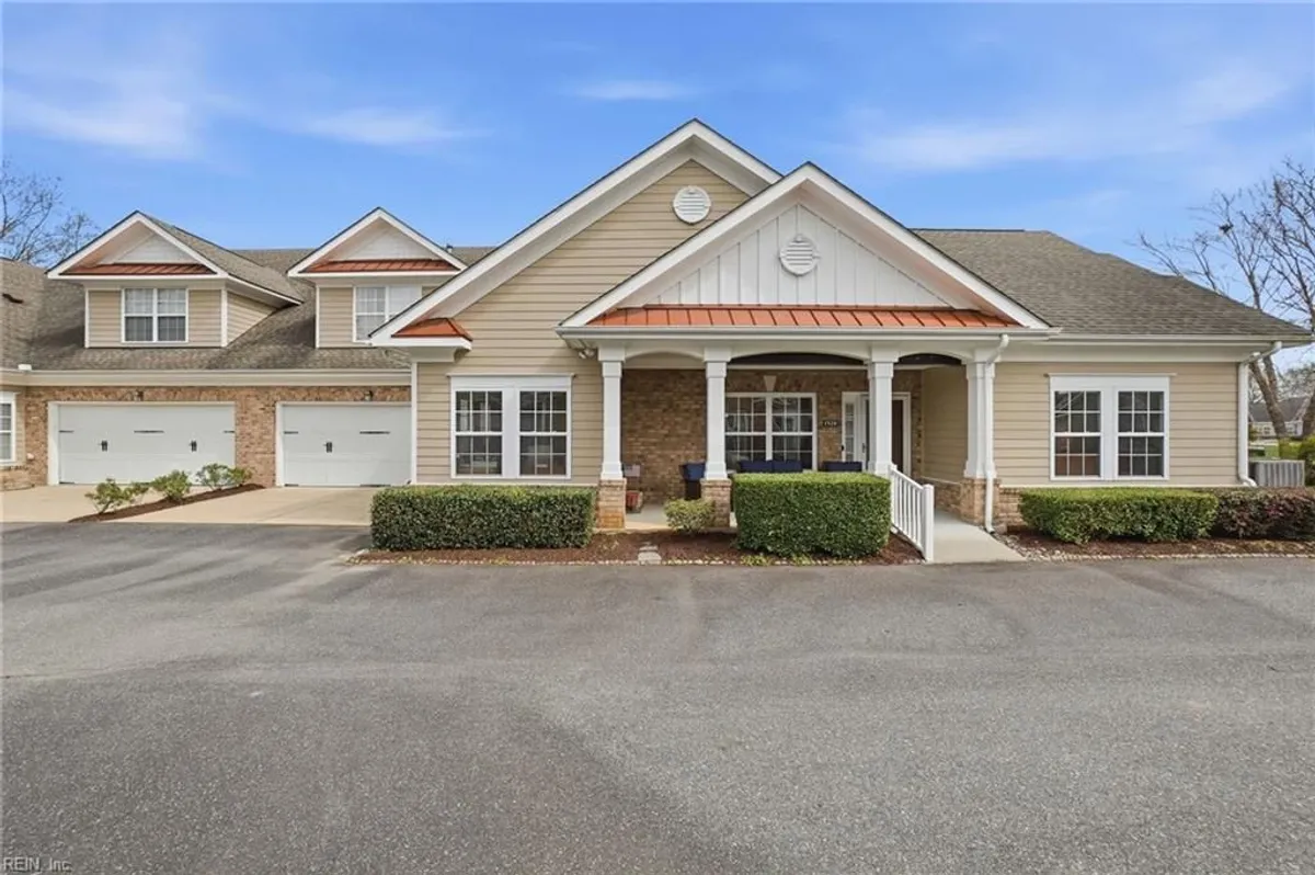 Property Slideshow image 1 of 41 | 1526 carrolton way, Chesapeake, VA, 23320