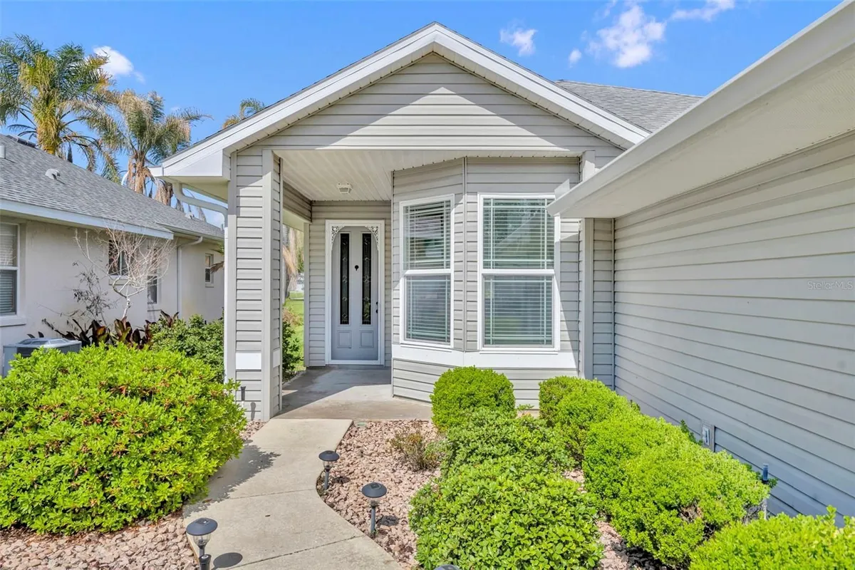 Property Slideshow image 1 of 44 | 21630 regency park ln, Leesburg, FL, 34748